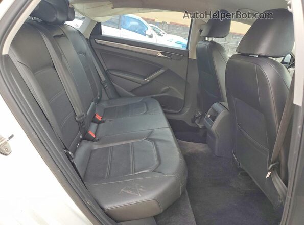 1VWAA7A3XJC029473 2018 VOLKSWAGEN PASSAT White Widok tylnych siedzeń