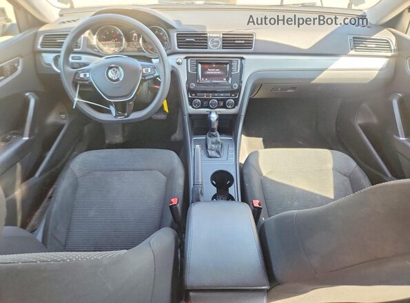 1VWAT7A31GC038310 2016 VOLKSWAGEN PASSAT Black Widok deski rozdzielczej