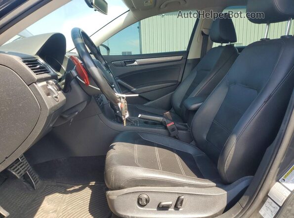 1VWAT7A31GC043569 2016 VOLKSWAGEN PASSAT Gray Front interior view