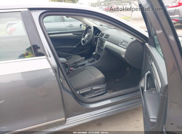 1VWAT7A31HC041273 2017 VOLKSWAGEN PASSAT Gray Front interior view