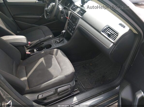 1VWAT7A32GC016090 2016 VOLKSWAGEN PASSAT Gray Front interior view