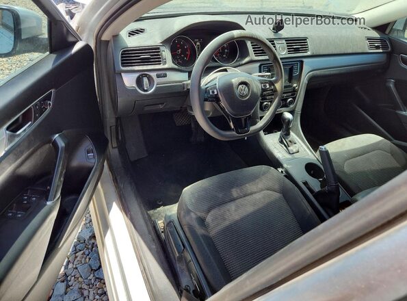 1VWAT7A32HC012624 2017 VOLKSWAGEN PASSAT Серебряный Вид панели приборов