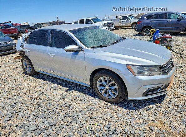 1VWAT7A32HC012624 2017 VOLKSWAGEN PASSAT Серебряный Передняя правая четверть