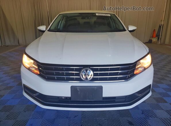 1VWAT7A32HC064190 2017 VOLKSWAGEN PASSAT Белый Вид спереди