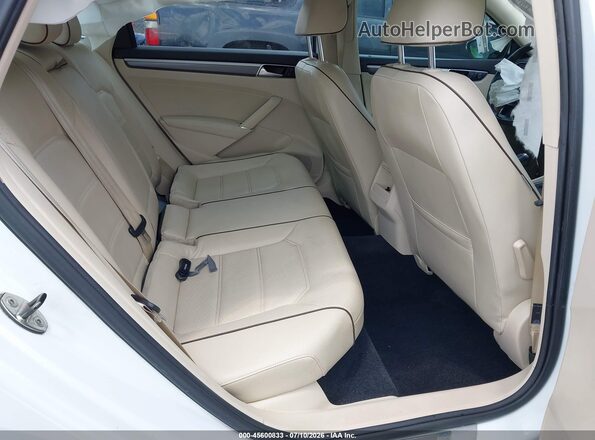 1VWAT7A33GC032797 2016 VOLKSWAGEN PASSAT White VIN կոդի պիտակի տեսք