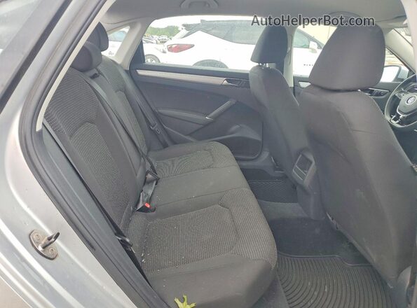 1VWAT7A33HC059399 2017 VOLKSWAGEN PASSAT Silver Widok tylnych siedzeń