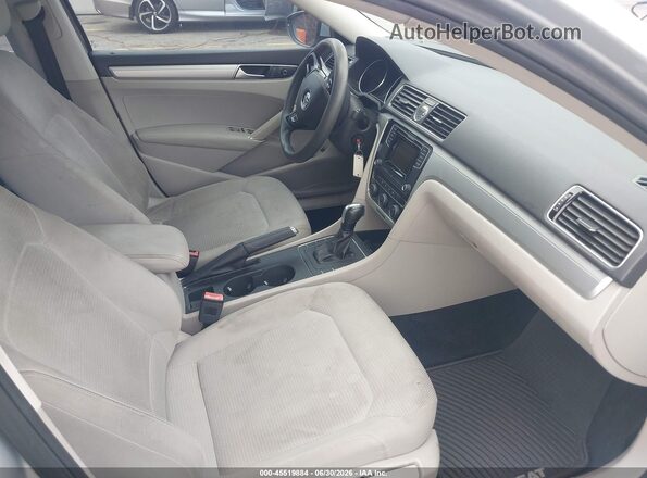 1VWAT7A34GC020545 2016 VOLKSWAGEN PASSAT Silver Front interior view