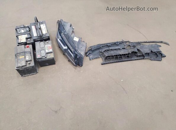 1VWAT7A35HC050073 2017 VOLKSWAGEN PASSAT Silver Engine compartment view