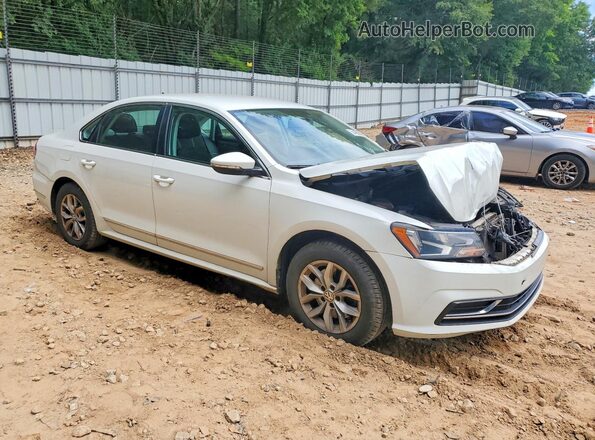1VWAT7A35HC053149 2017 VOLKSWAGEN PASSAT White Front right
