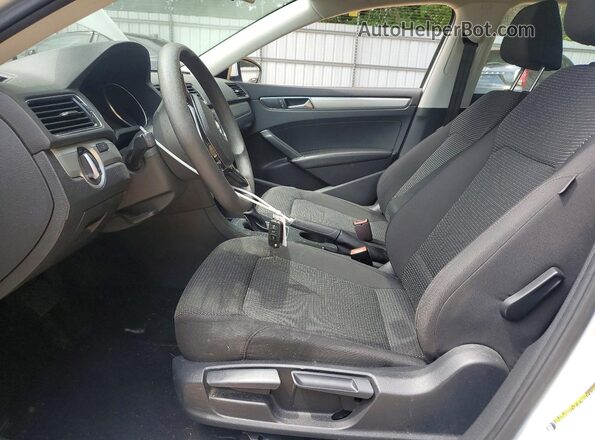 1VWAT7A35HC053149 2017 VOLKSWAGEN PASSAT White Front interior view