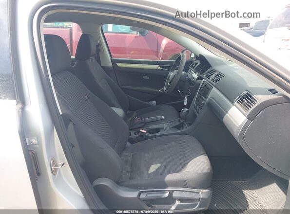 1VWAT7A36GC004847 2016 VOLKSWAGEN PASSAT Серебряный Вид салона спереди