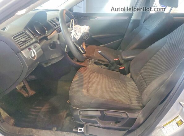 1VWAT7A39GC020363 2016 VOLKSWAGEN PASSAT Silver Front interior view