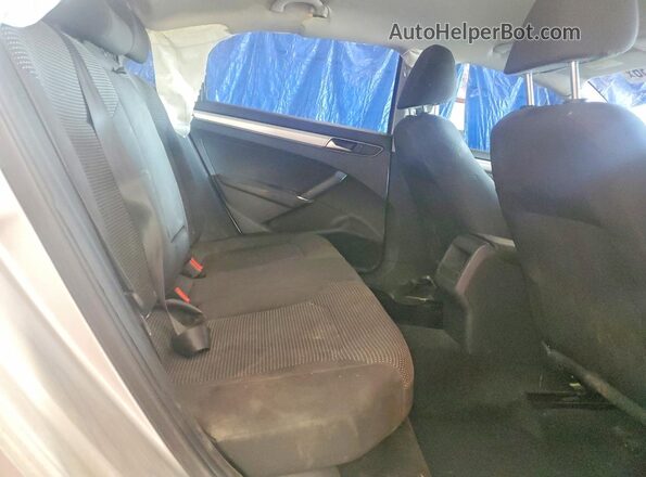 1VWAT7A39GC020363 2016 VOLKSWAGEN PASSAT Silver Rear seats view