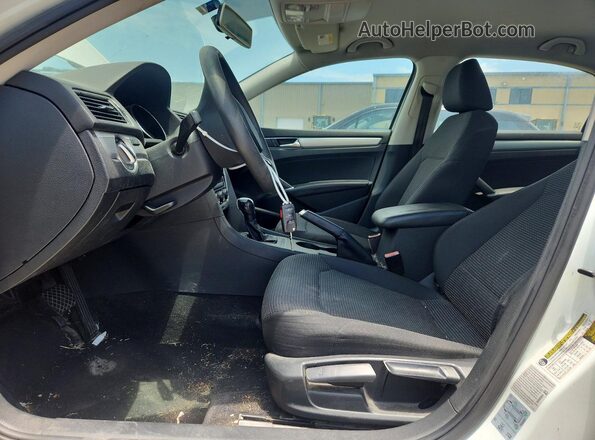 1VWAT7A39GC056795 2016 VOLKSWAGEN PASSAT White Front interior view