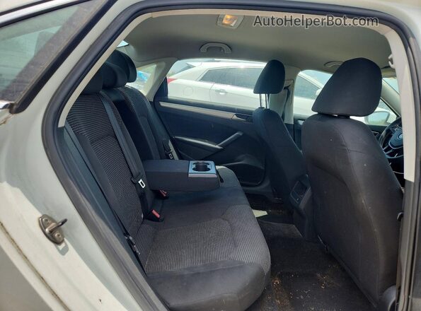 1VWAT7A39GC056795 2016 VOLKSWAGEN PASSAT White Rear seats view