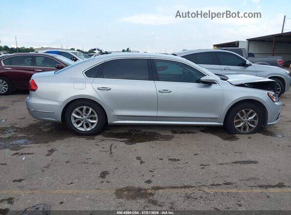 1VWAT7A39HC053025 2017 VOLKSWAGEN PASSAT Silver Вид задньої частини салону