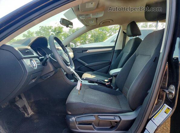 1VWAT7A39HC073923 2017 VOLKSWAGEN PASSAT Black Widok wnętrza z przodu