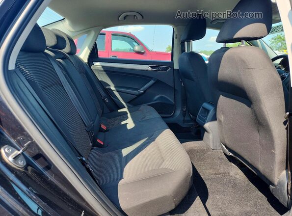 1VWAT7A39HC073923 2017 VOLKSWAGEN PASSAT Black Widok tylnych siedzeń