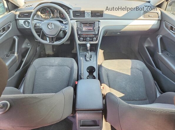 1VWAT7A39HC073923 2017 VOLKSWAGEN PASSAT Black Widok deski rozdzielczej