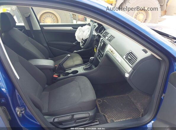 1VWAT7A3XGC040279 2016 VOLKSWAGEN PASSAT Blue Front interior view