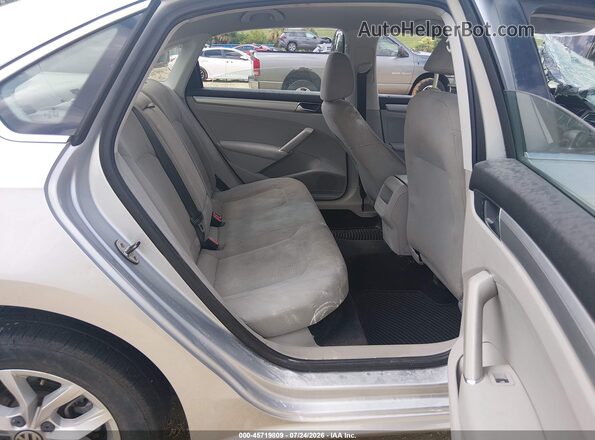 1VWAT7A3XHC050957 2017 VOLKSWAGEN PASSAT Gray VIN sticker view