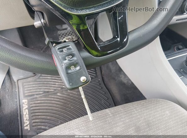 1VWAT7A3XHC050957 2017 VOLKSWAGEN PASSAT Gray Dashboard view