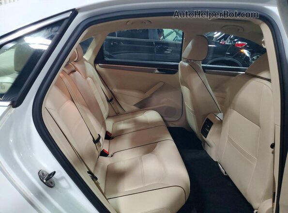 1VWBA7A31JC001730 2018 VOLKSWAGEN PASSAT White Вид задніх сидінь