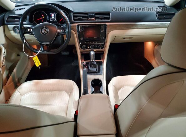 1VWBA7A31JC001730 2018 VOLKSWAGEN PASSAT White Вид панелі приладів