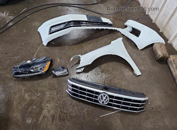 1VWBA7A31JC001730 2018 VOLKSWAGEN PASSAT White Вид підкапотного простору