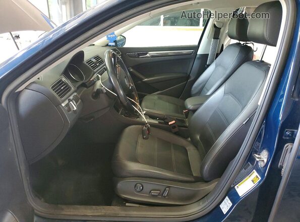 1VWBA7A32JC020965 2018 VOLKSWAGEN PASSAT Синий Вид салона спереди