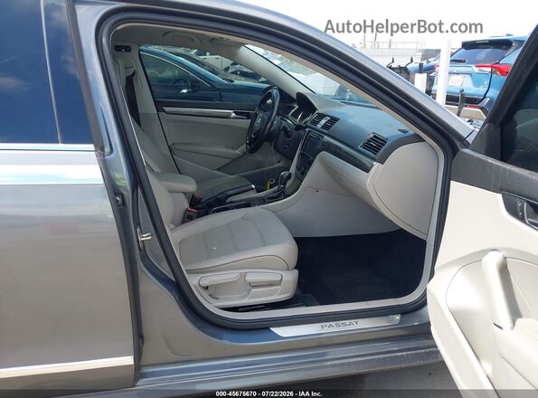 1VWBA7A32JC033005 2018 VOLKSWAGEN PASSAT Gray Front interior view