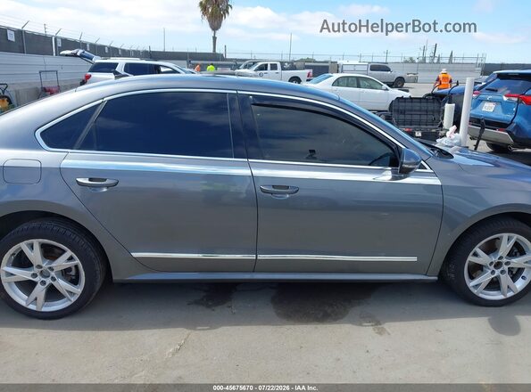 1VWBA7A32JC033005 2018 VOLKSWAGEN PASSAT Gray Rear interior view