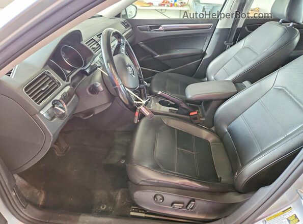 1VWBA7A33JC044501 2018 VOLKSWAGEN PASSAT Silver Front interior view
