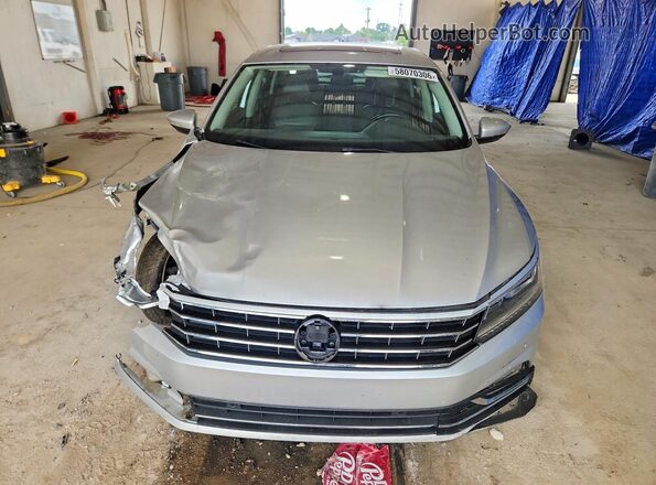 1VWBA7A33JC044501 2018 VOLKSWAGEN PASSAT Silver Front view
