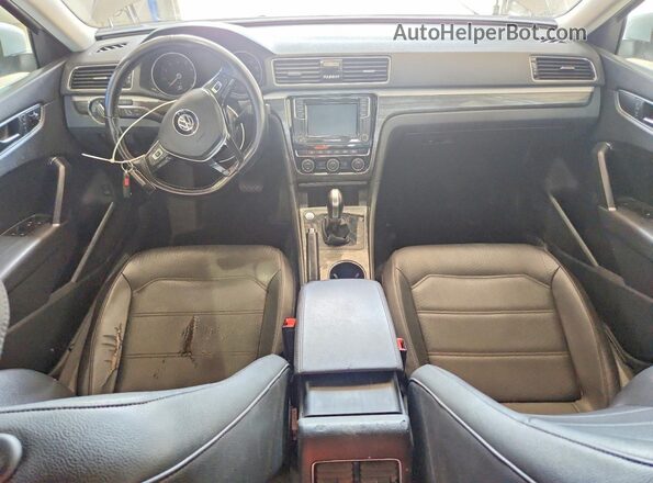1VWBA7A33JC044501 2018 VOLKSWAGEN PASSAT Silver Dashboard view