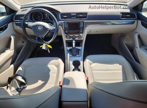 1VWBA7A34JC008204 2018 VOLKSWAGEN PASSAT Серебряный Вид панели приборов