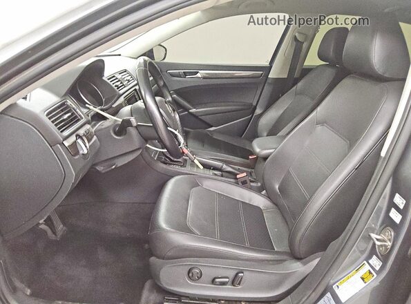 1VWBA7A34JC031983 2018 VOLKSWAGEN PASSAT Gray Front interior view