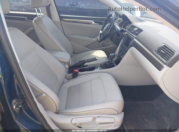 1VWBA7A35JC004226 2018 VOLKSWAGEN PASSAT Blue Front interior view