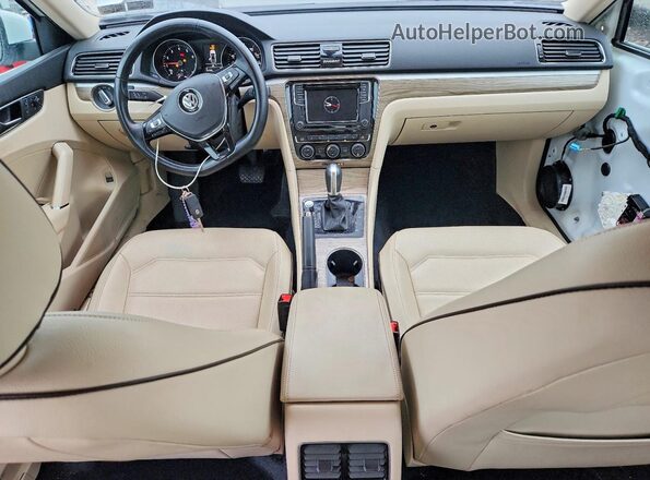 1VWBA7A35JC031488 2018 VOLKSWAGEN PASSAT White Dashboard view