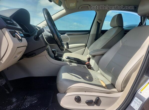 1VWBA7A38JC025278 2018 VOLKSWAGEN PASSAT Gray Front interior view