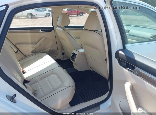 1VWBS7A34GC060504 2016 VOLKSWAGEN PASSAT White Widok naklejki z numerem VIN