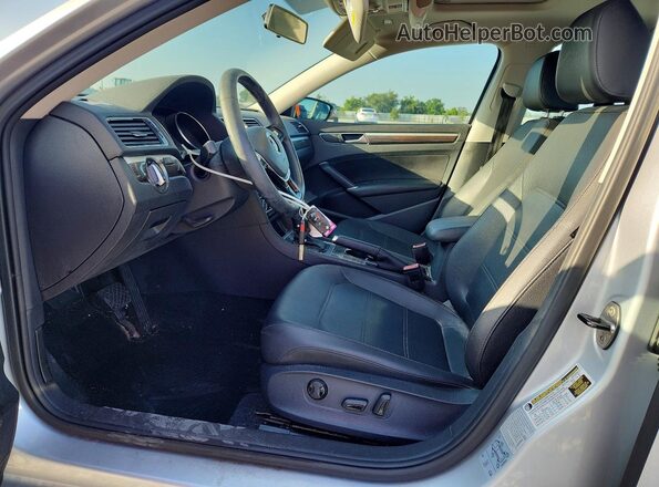 1VWBS7A36GC038469 2016 VOLKSWAGEN PASSAT Silver Front interior view