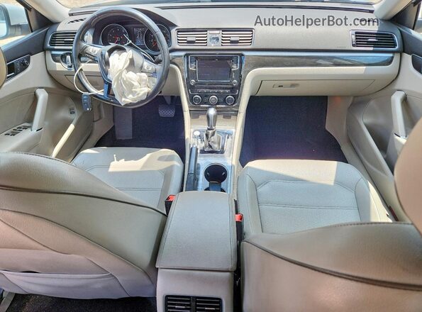 1VWBS7A37GC062876 2016 VOLKSWAGEN PASSAT Серебряный Вид панели приборов