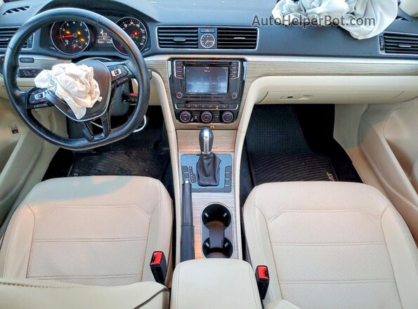 1VWBS7A39GC023822 2016 VOLKSWAGEN PASSAT White Widok deski rozdzielczej