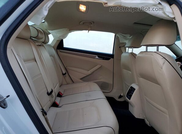 1VWBS7A39GC023822 2016 VOLKSWAGEN PASSAT White Widok tylnych siedzeń