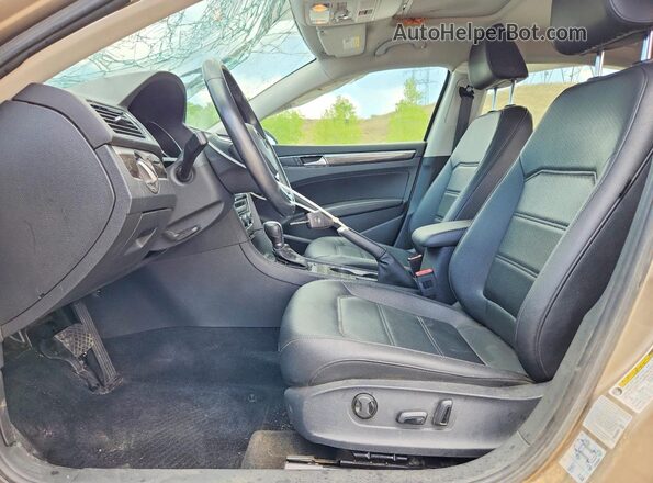 1VWBT7A31GC044225 2016 VOLKSWAGEN PASSAT Gold Widok wnętrza z przodu