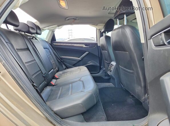 1VWBT7A31GC044225 2016 VOLKSWAGEN PASSAT Gold Widok tylnych siedzeń