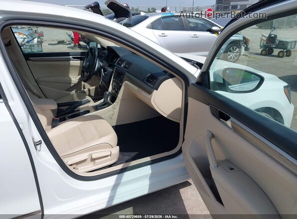 1VWBT7A32HC021005 2017 VOLKSWAGEN PASSAT White Front interior view