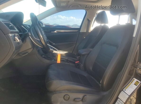 1VWBT7A32HC034790 2017 VOLKSWAGEN PASSAT Черный Вид салона спереди