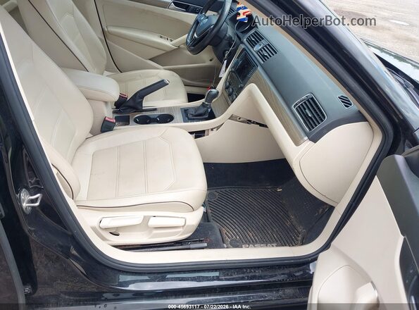 1VWBT7A33GC014417 2016 VOLKSWAGEN PASSAT Black Вид салону спереду